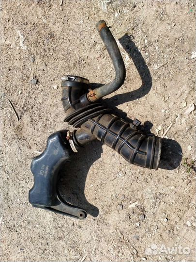 Патрубок системы вентиляции Nissan Primera P10