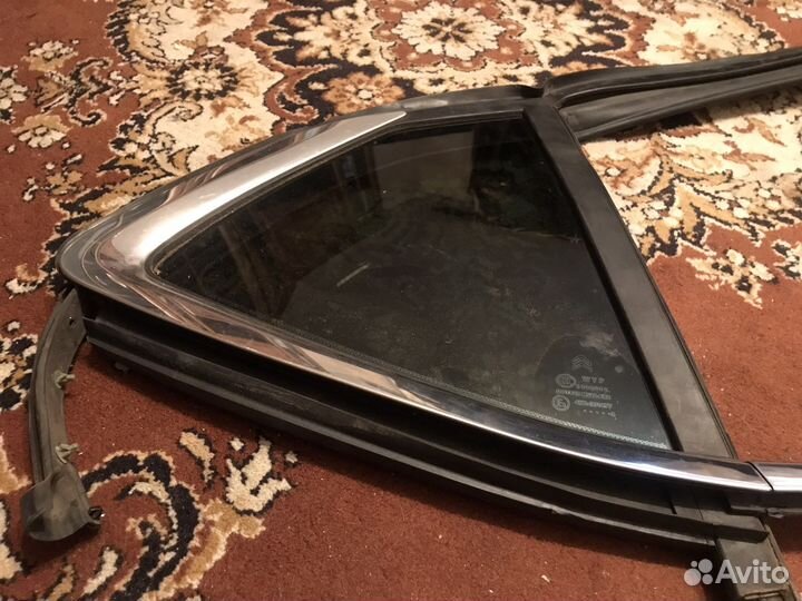 Заднее правое стекло citroen c4