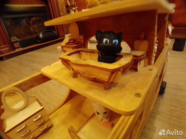 Игрушечный дом на колёсах