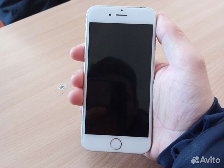 Продам айфон 6 на запчасти не работает плата