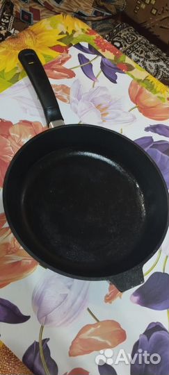 Сковорода чугуная на 30см