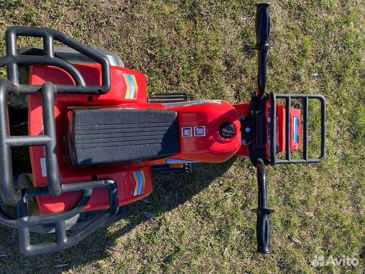 Детский квадроцикл на аккумуляторе