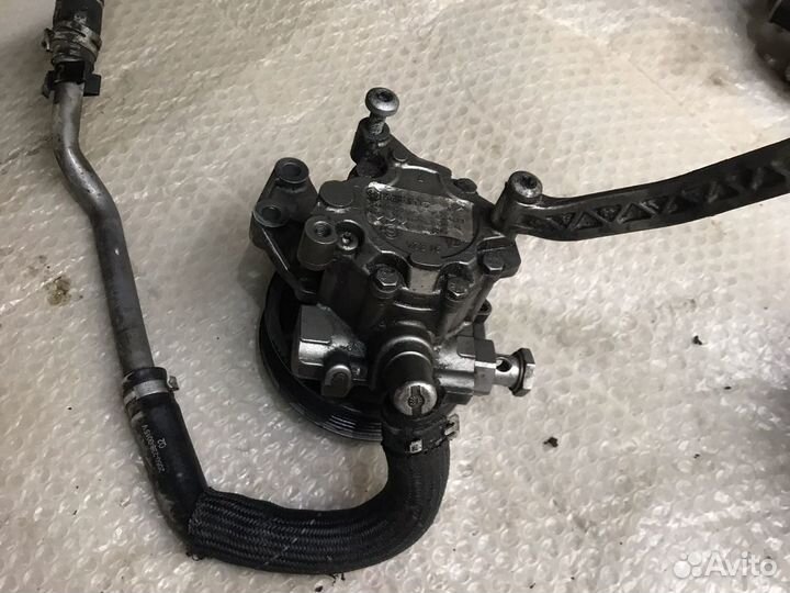 Насос гура Мерседес мл 164 6.3 амг