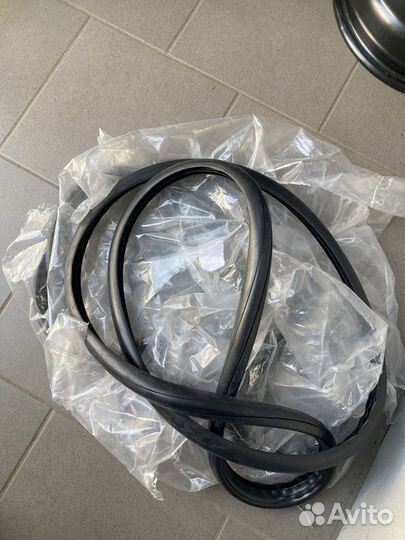 Уплотнитель стекла крышки багажника