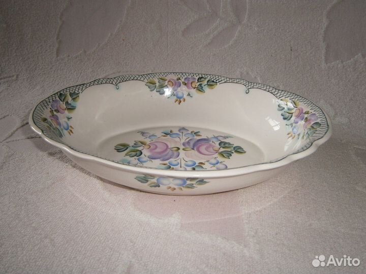 Блюда фарфоровые круглые и овальные