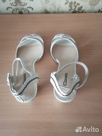 Кожаные летние босоножки