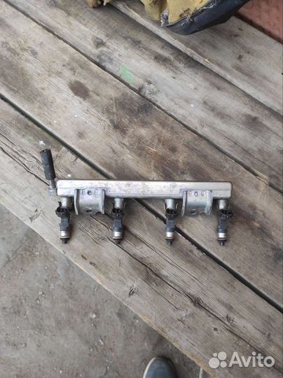 Топливная рампа nissan note в сборе