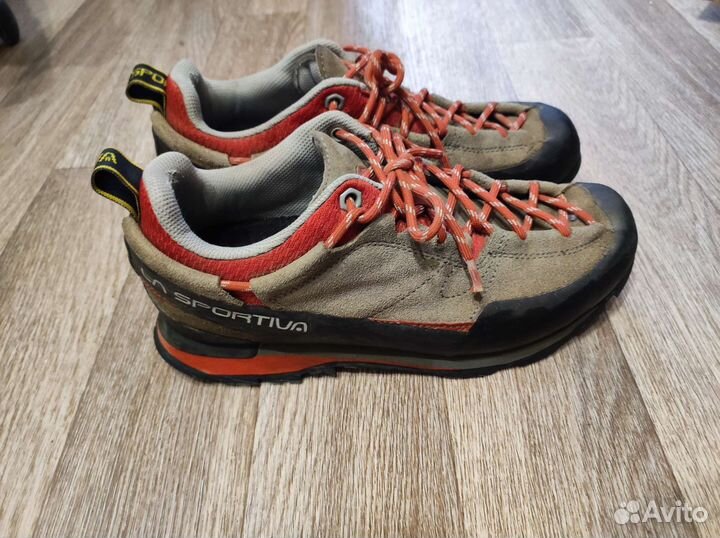 Треккинговые ботинки