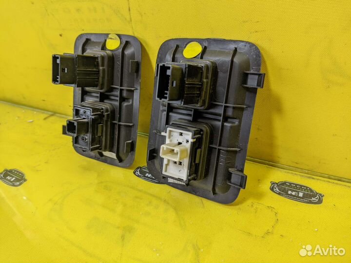 Кнопки регулировки спинок сиденья Toyota Sequioa