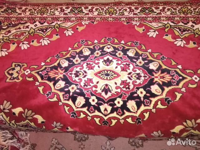 Ковёр тонкий можно и на кровать и на диван Турция