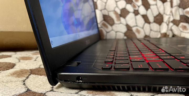 Asus i5-7300HQ/GTX1050/SSD