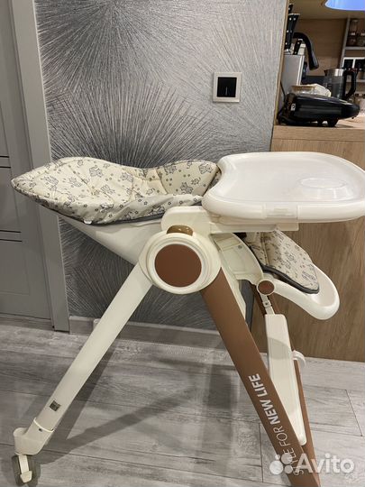 Стульчик для кормления Happy Baby Berry V2