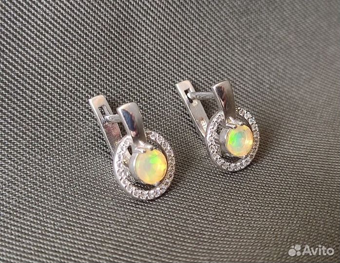 Серебряные серьги с опалом