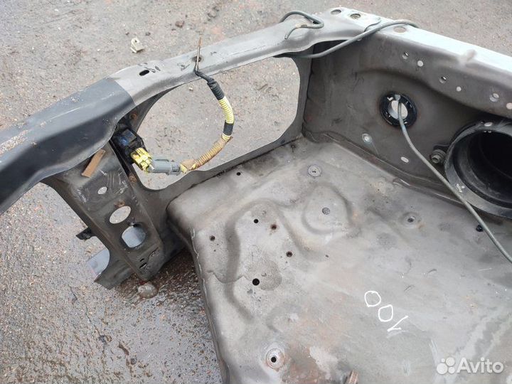 Брызговик передний правый Toyota Land Cruiser 100