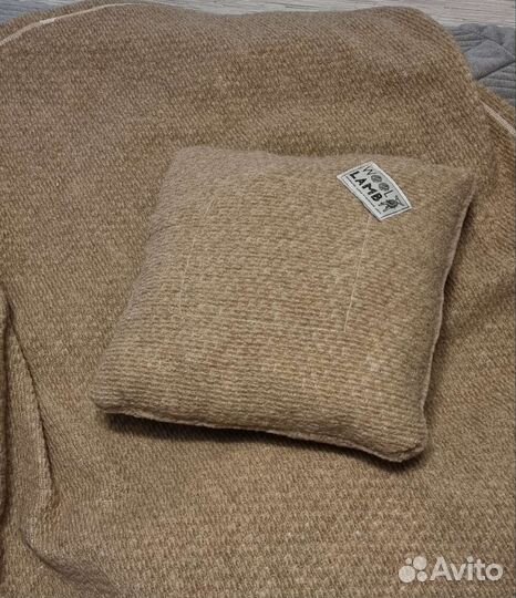 Покрывало и подушка из натуральной шерсти