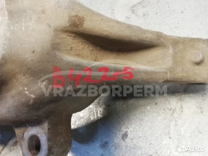 Кулак поворотный передний правый Nissan Teana J32