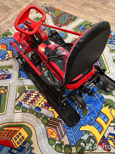 Детский снегокат с колесами