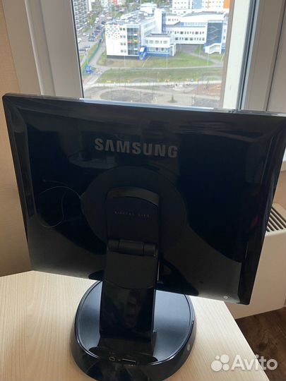 Монитор Samsung SyncMaster 960bf