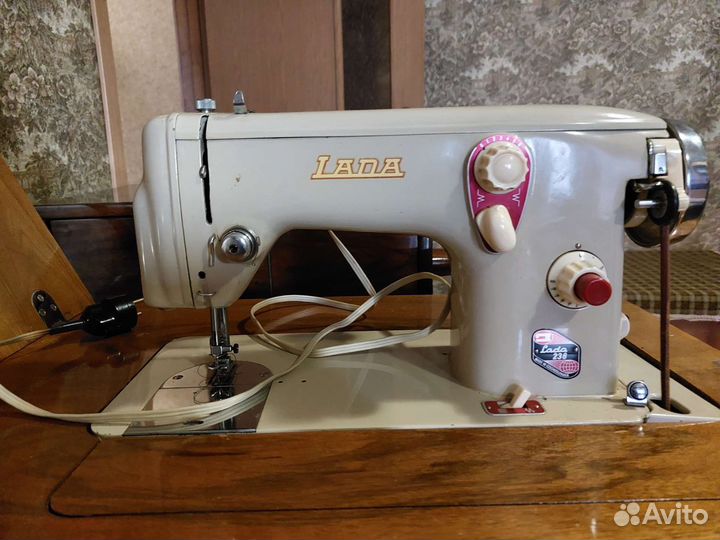 Швейная машина LADA 238