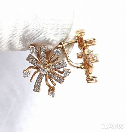 Золотые серьги с камнем