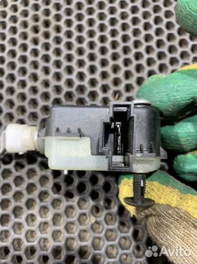 Активатор лючка бензобака Cayenne 955-957 Каен