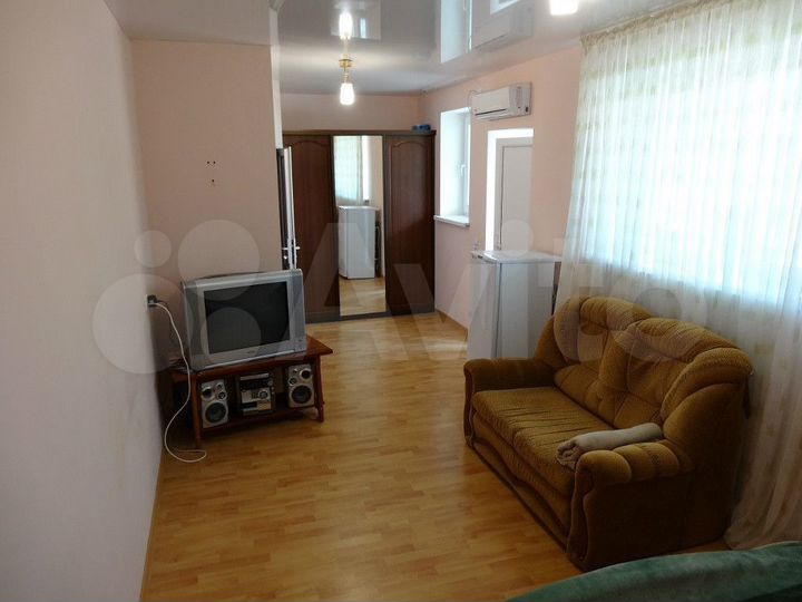 Комната 15 м² в 8-к., 2/2 эт.