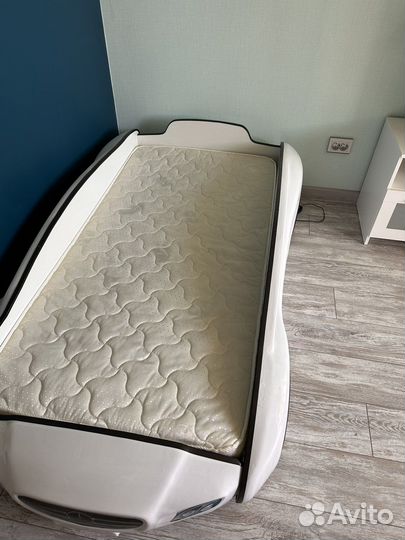 Кровать машинка