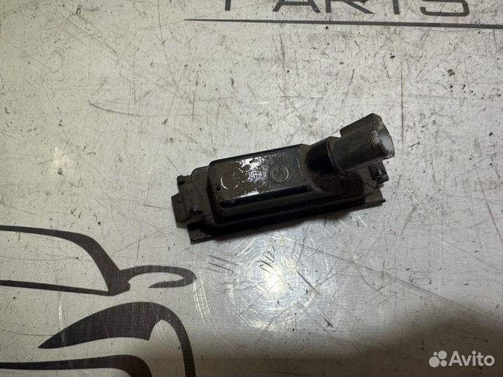 Плафон подсветки номера левый Kia Ceed JD D4FB