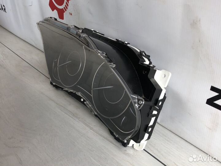 Nissan Patrol Y62 Панель приборов