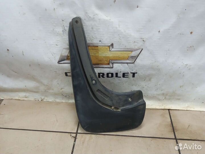 Задний левый брызговик Шевроле Круз хэтчбек