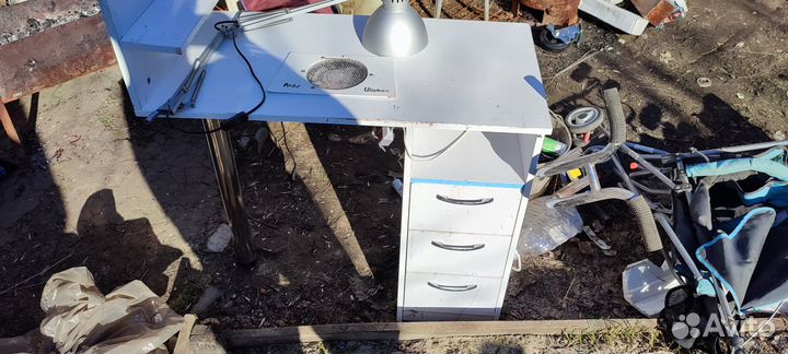 Стол маникюрный