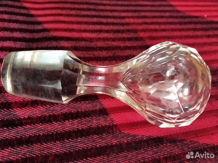 Пробка чешуйкой от графина