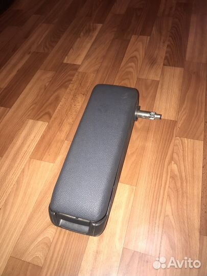 Подлокотник opel astra h оригинальный с креплением