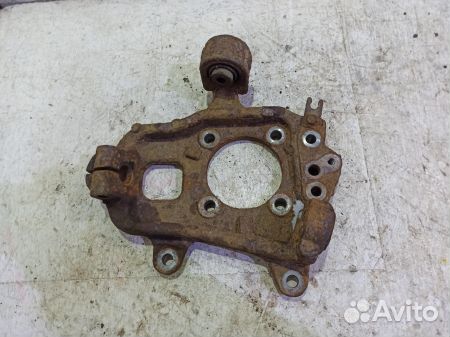 Кулак задний левый Ниссан