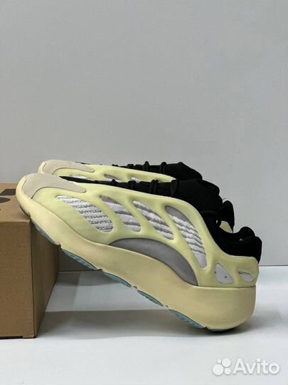 Кроссовки Adidas Originals Yeezy 700 V3