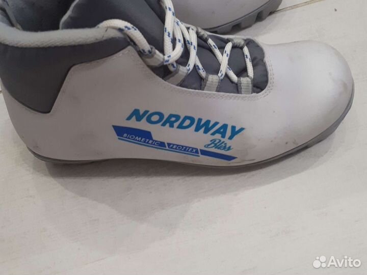 Лыжные ботинки