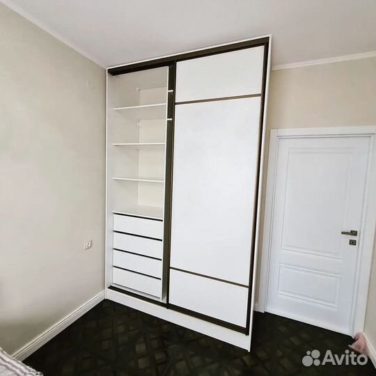 Шкаф с зеркалом