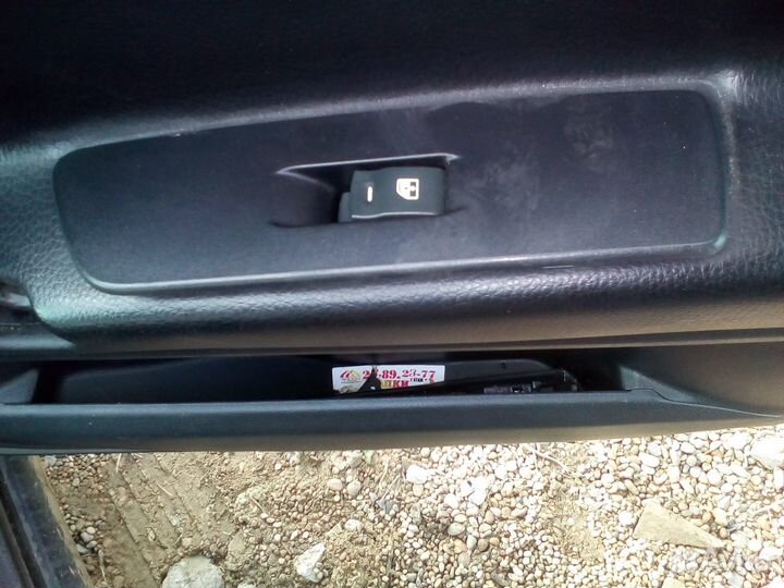 Кнопки стеклоподъёмника на Luxgen 7 SUV