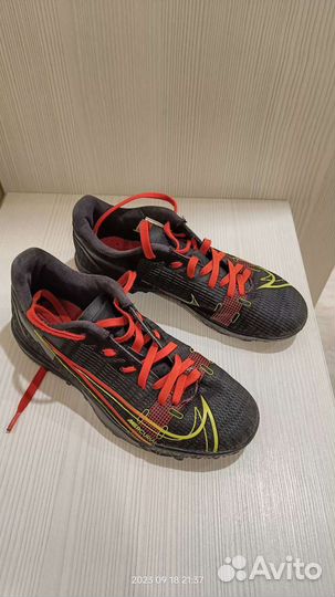 Продаю сороконожки nike