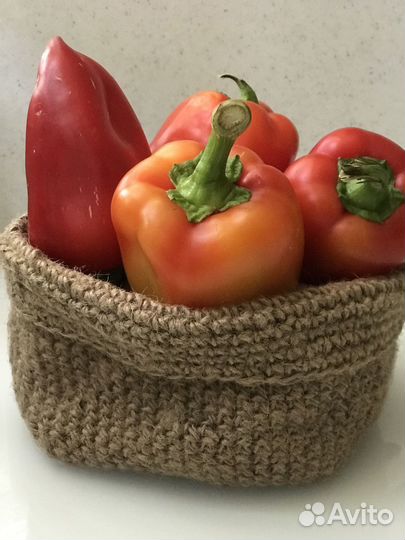 Корзинка вязаная из джута ручной работы