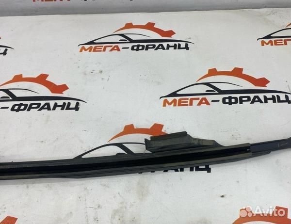 Направляющая стекла двери передняя левая Citroen