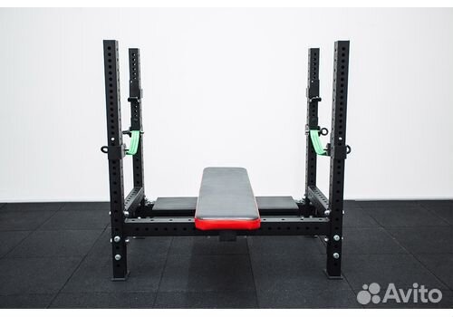 Стойки с горизонтальной скамьей для жима лежа
