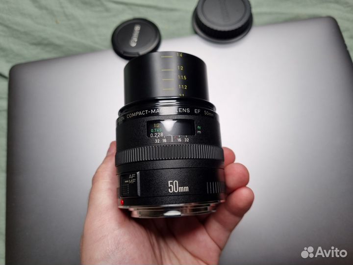 Canon EF 50mm f2.5 macro