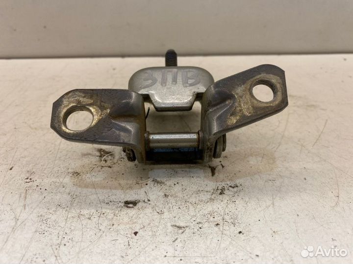 Петля двери задняя правая Mazda 6 седан GG 2.0