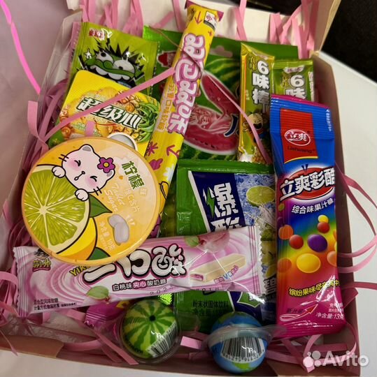 Подарочный набор со сладостями из Азии