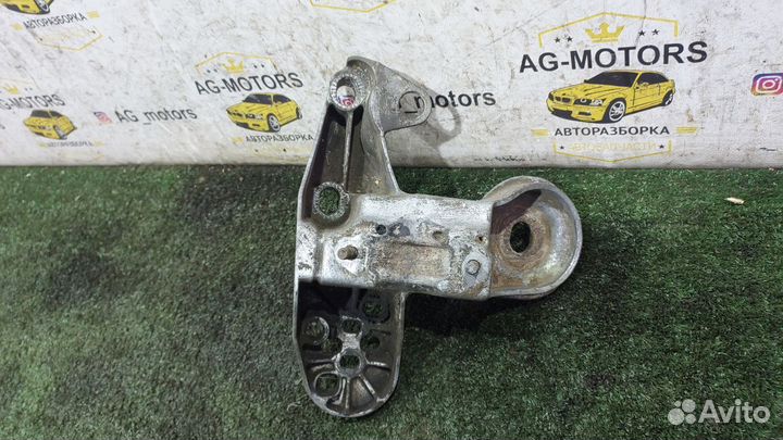 Кронштейн двигателя левый 1.8 Audi A4 B5 седан