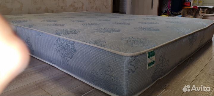 Матрас б/у в хорошем состоянии, двусторонний