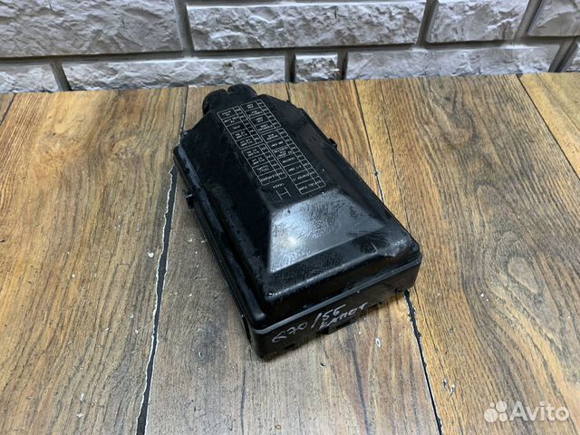 Infiniti M25/Q70 Крышка блока предохранителей