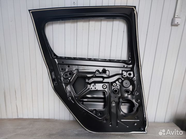 Дверь левая задняя Renault Sandero Stepway 2 с 14