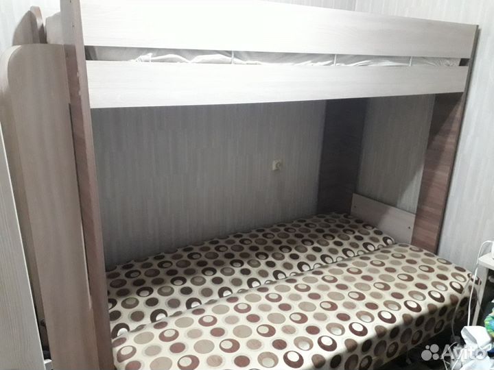 Кровать двухьярусная